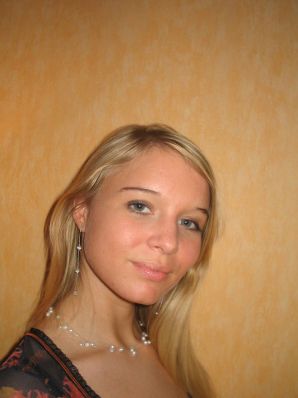 A young blonde in stockings spreads her legs on the sofa. Thumb 18