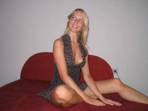 A young blonde in stockings spreads her legs on the sofa. Thumb 31