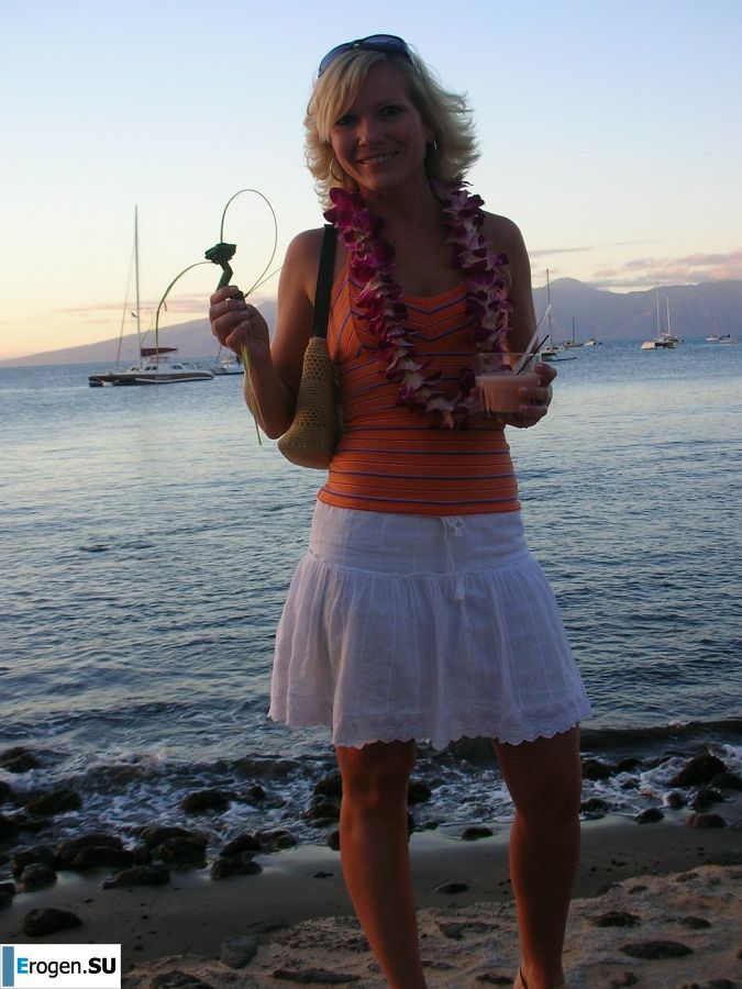 A pretty blonde is laid bare in the toilet and spreads her legs in bed. Part 4. Photo 18