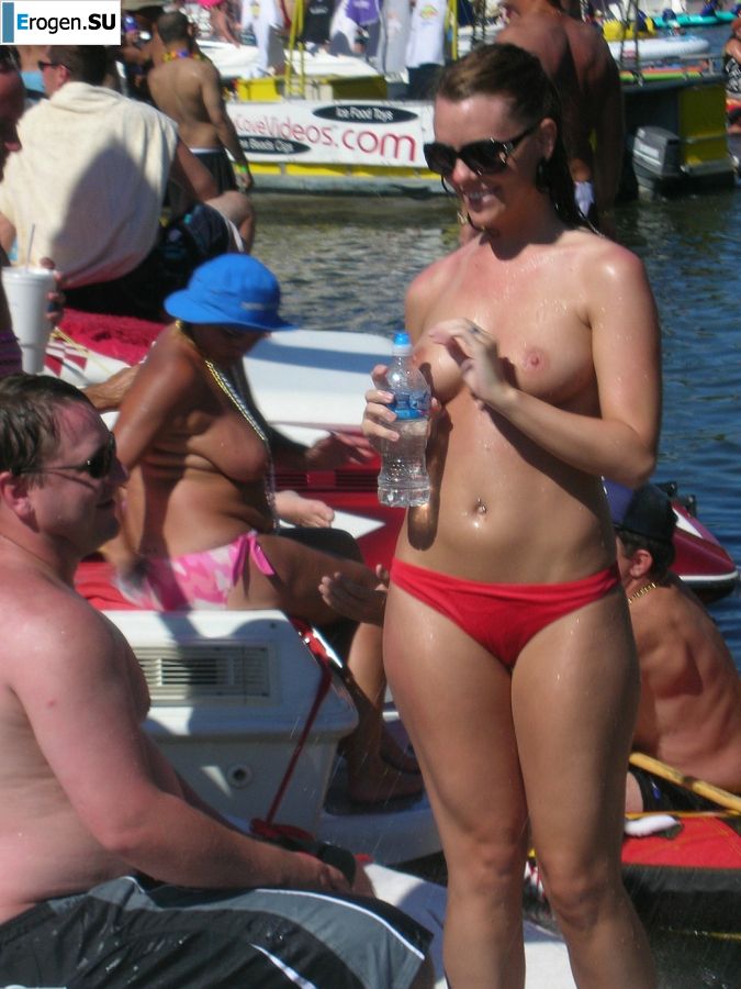 A pretty blonde is laid bare in the toilet and spreads her legs in bed. Part 4. Photo 32