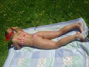 Cute blonde in pink panties showed tight boobs. Part 4. Thumb 25