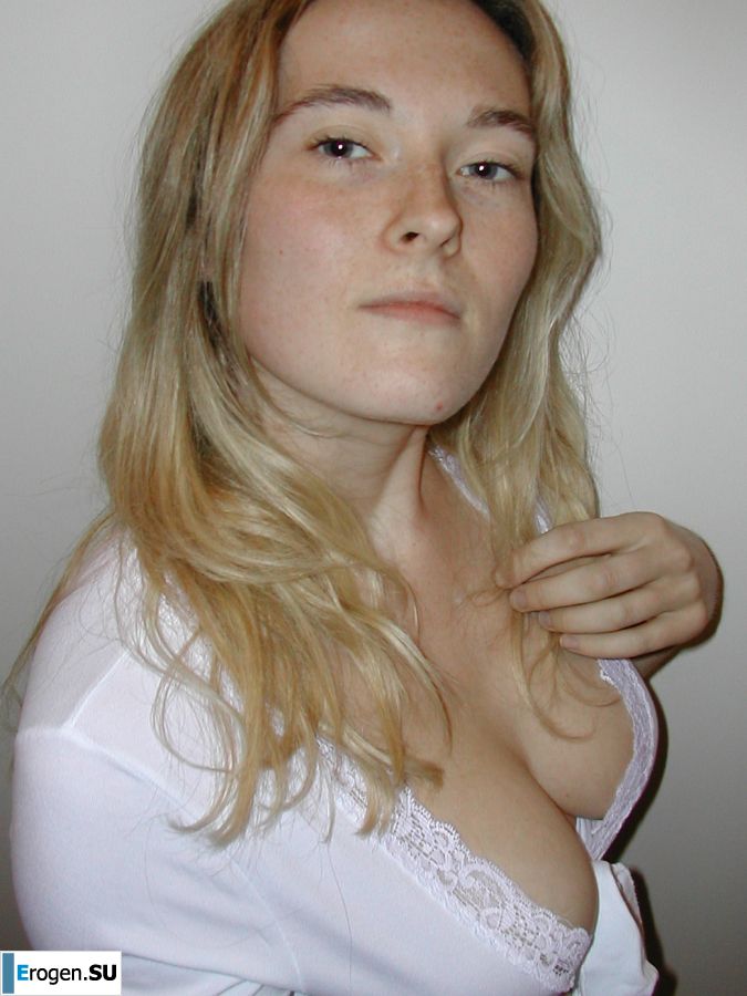 A blonde with a thin waist poses in front of her husband in the car and at home. Part 3. Photo 38