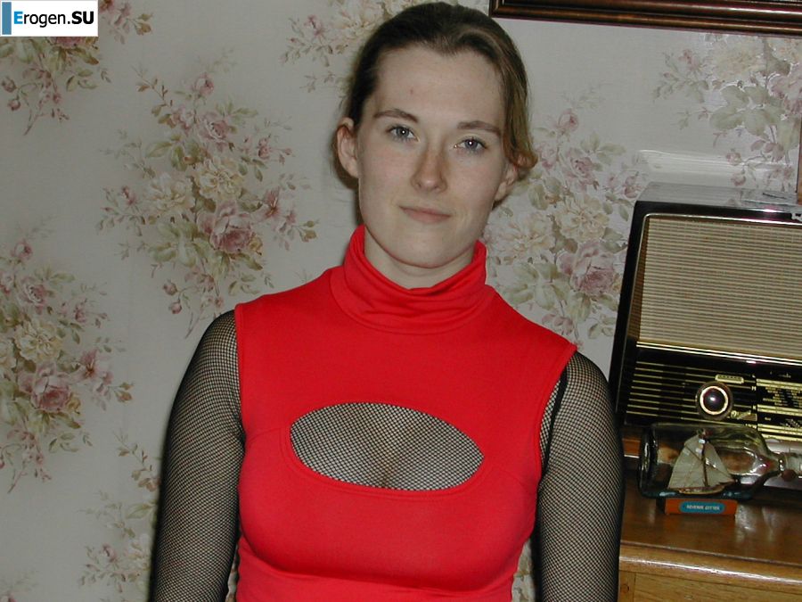 A blonde with a thin waist poses in front of her husband in the car and at home. Part 3. Photo 6