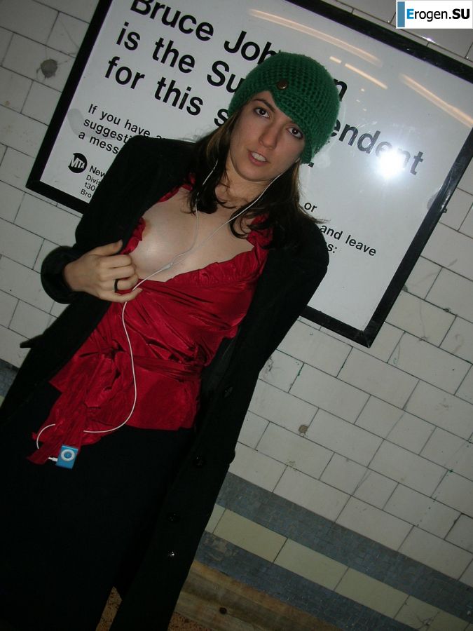 A young woman in red drank and undressed on camera. Part 2. Photo 30