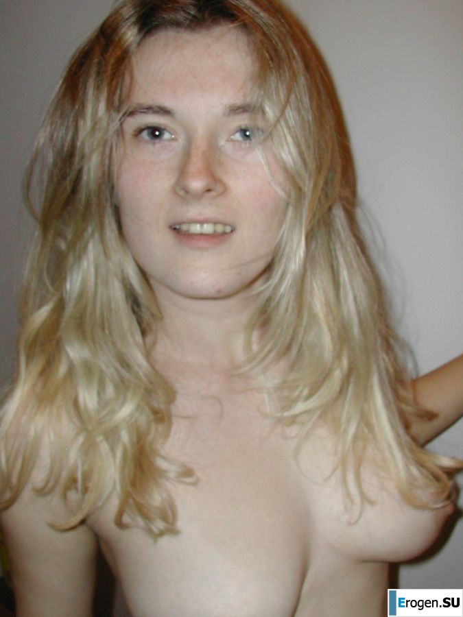 A blonde with a thin waist poses in front of her husband in the car and at home. Part 4. Photo 32