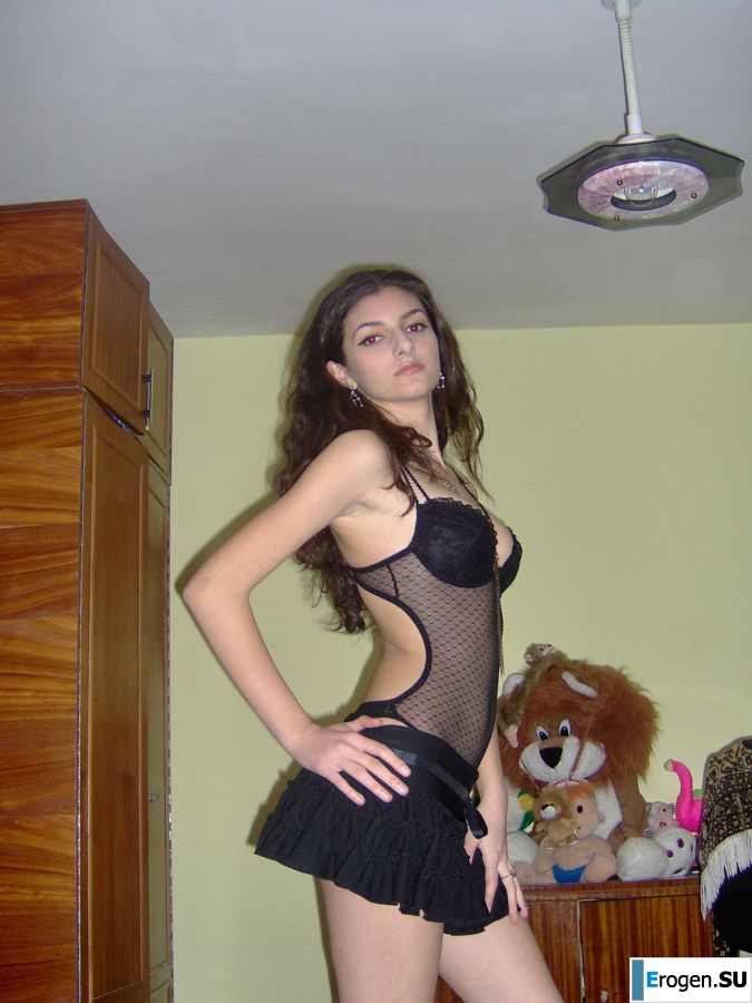 Oriental beauty shows the ass in clothes and without. Part 2. Photo 35