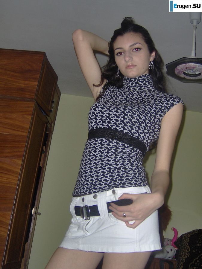 Charming chernovlaska makes a boner to her boyfriend. Photo 32