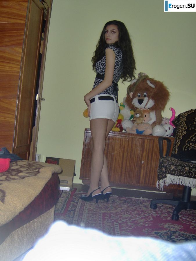 Charming chernovlaska makes a boner to her boyfriend. Photo 33