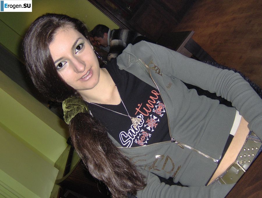 Charming chernovlaska makes a boner to her boyfriend. Photo 8