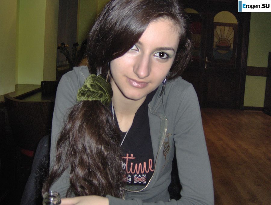 Charming chernovlaska makes a boner to her boyfriend. Photo 9