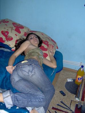 Charming chernovlaska makes a boner to her boyfriend. Thumb 15