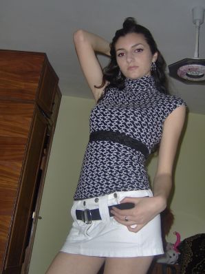 Charming chernovlaska makes a boner to her boyfriend. Thumb 32