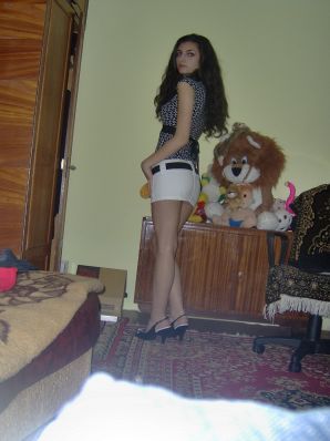 Charming chernovlaska makes a boner to her boyfriend. Thumb 33