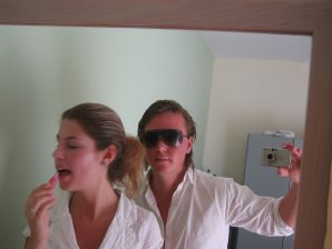 A girl has fun with a guy on vacation - shows her ass and chest. Thumb 26