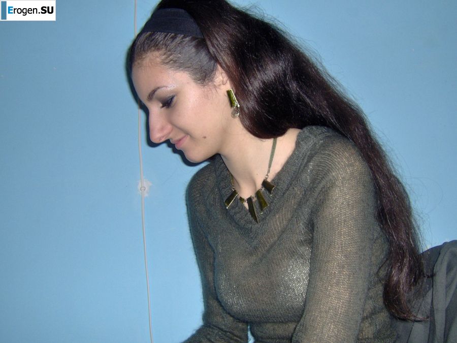 Oriental beauty shows the ass in clothes and without. Part 4. Photo 12