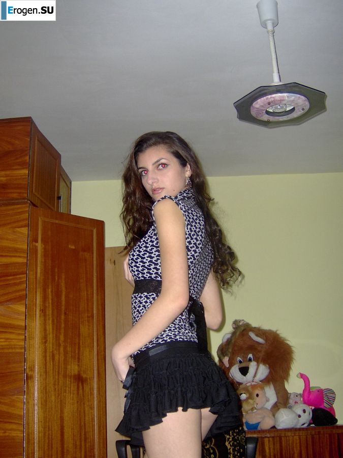 Oriental beauty shows the ass in clothes and without. Part 4. Photo 32