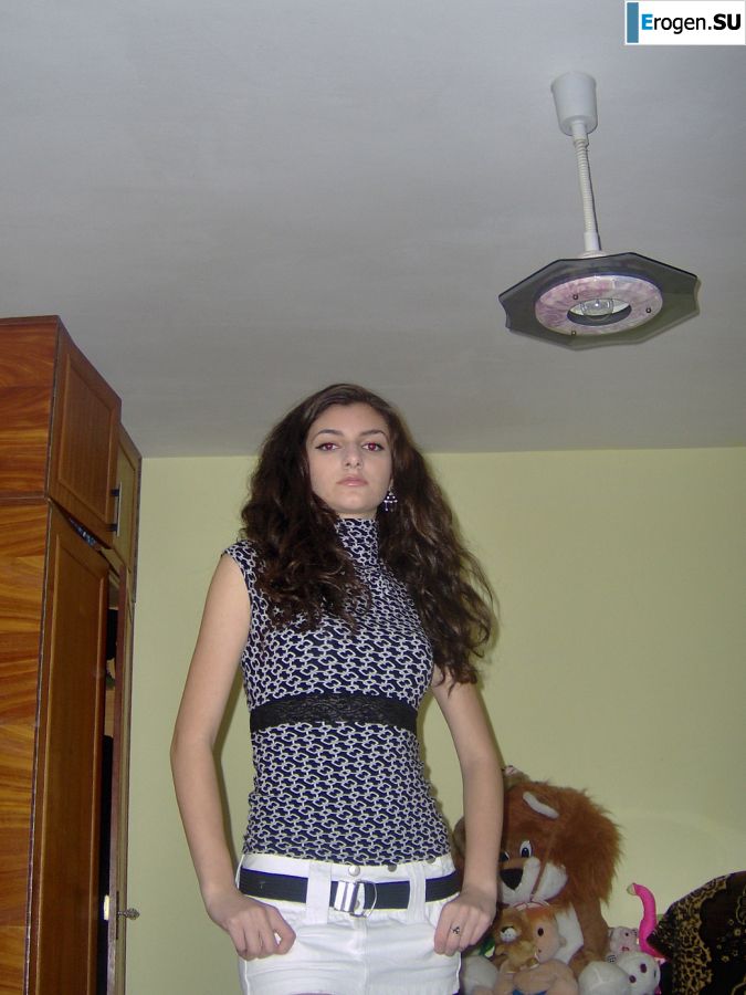 Oriental beauty shows the ass in clothes and without. Part 4. Photo 35