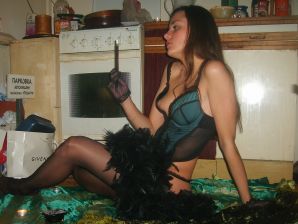 A luxurious lady performs striptease with exquisite lingerie and shows her breasts. Thumb 11