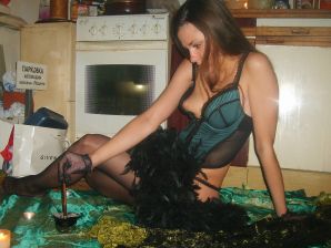 A luxurious lady performs striptease with exquisite lingerie and shows her breasts. Thumb 12