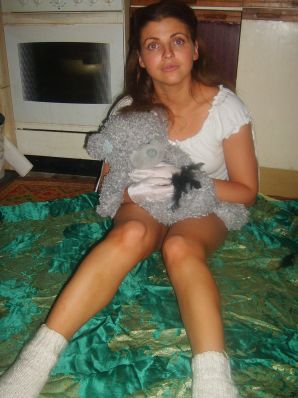 A luxurious lady performs striptease with exquisite lingerie and shows her breasts. Thumb 37