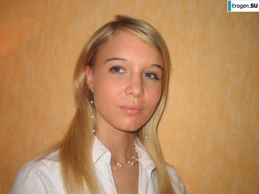 A young blonde in stockings spreads her legs on the couch. Part 2. Photo 21