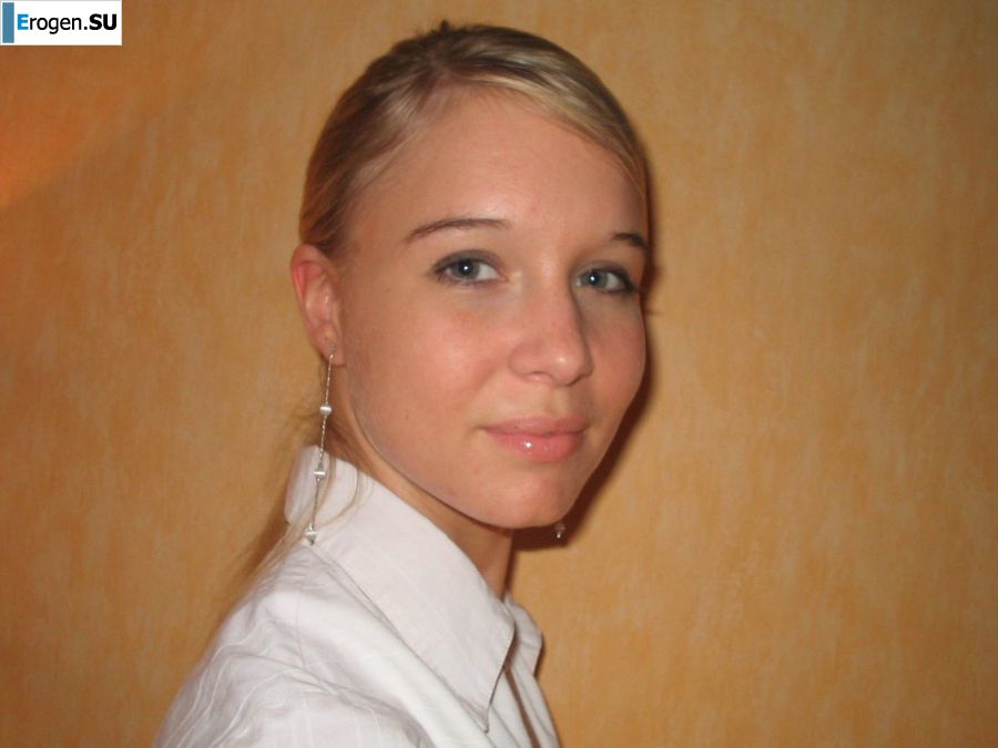 A young blonde in stockings spreads her legs on the couch. Part 2. Photo 22