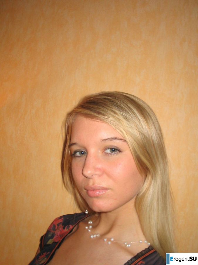 A young blonde in stockings spreads her legs on the couch. Part 2. Photo 25