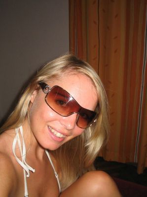 A young blonde in stockings spreads her legs on the couch. Part 2. Thumb 35