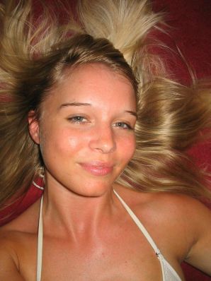 A young blonde in stockings spreads her legs on the couch. Part 2. Thumb 37