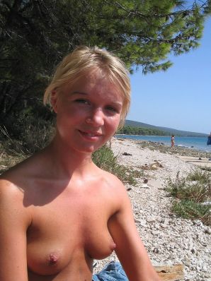 A young blonde in stockings spreads her legs on the couch. Part 2. Thumb 40