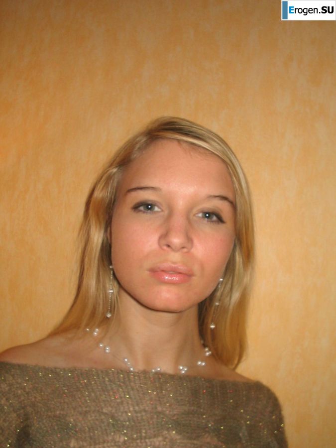 A young blonde in stockings spreads her legs on the couch. Part 3. Photo 23