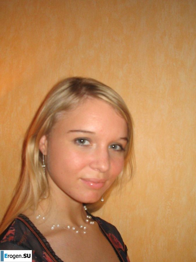 A young blonde in stockings spreads her legs on the couch. Part 3. Photo 25