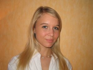 A young blonde in stockings spreads her legs on the couch. Part 3. Thumb 22