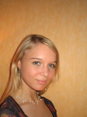 A young blonde in stockings spreads her legs on the couch. Part 3. Thumb 25