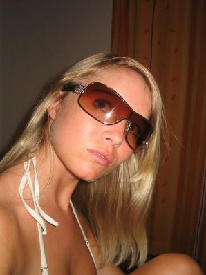 A young blonde in stockings spreads her legs on the couch. Part 3. Thumb 46