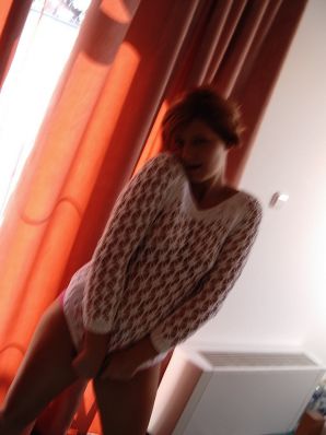 Naughty red-haired girl in pink panties fingering nipples. Thumb 21