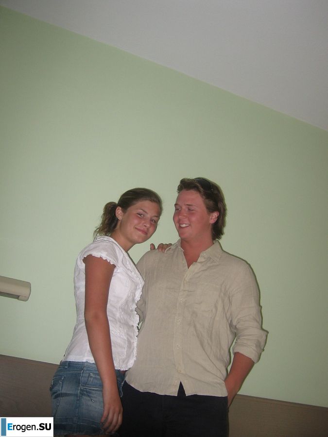 Girl having fun with a guy on vacation - shows her ass and chest. Part 2. Photo 45