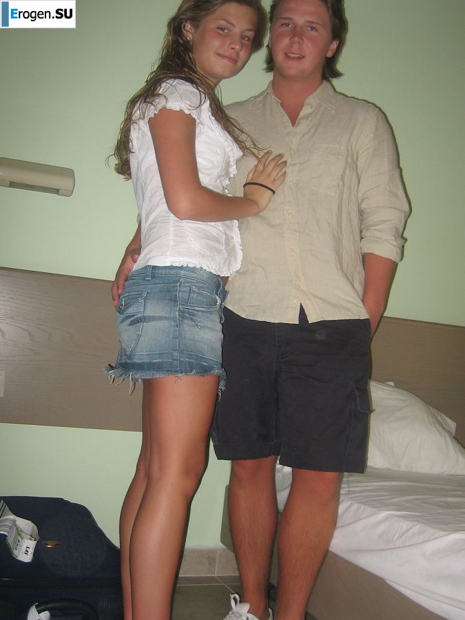 Girl having fun with a guy on vacation - shows her ass and chest. Part 2. Photo 46