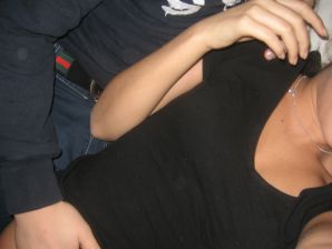 Girl having fun with a guy on vacation - shows her ass and chest. Part 2. Thumb 15