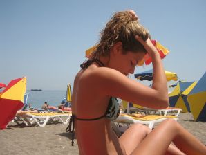 Girl having fun with a guy on vacation - shows her ass and chest. Part 2. Thumb 36