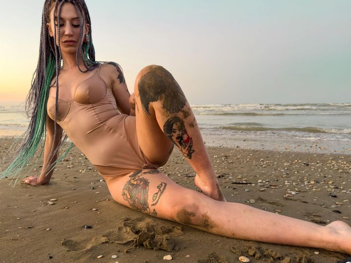 Xiel in When The Sun Goes Down. Thumb 22