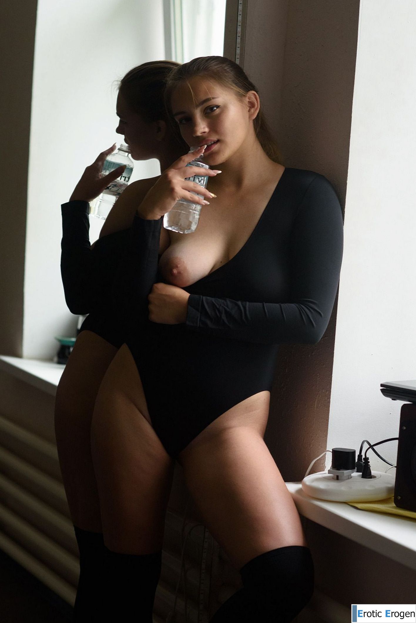 Harissa Berry in Studio Nudio. Picture 13