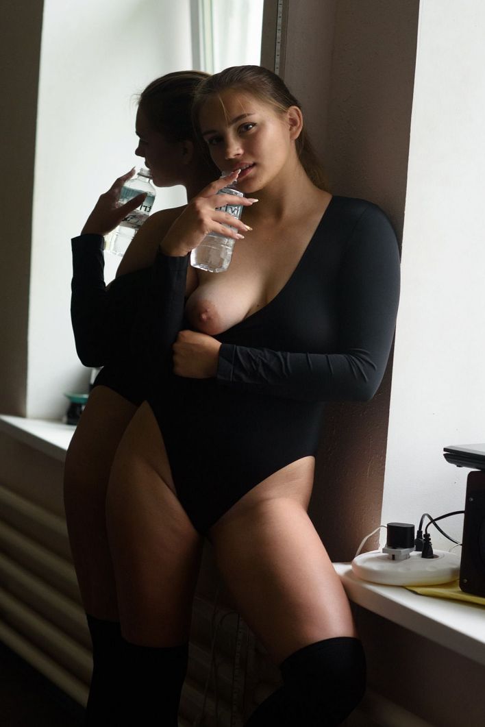 Harissa Berry in Studio Nudio. Thumb 13