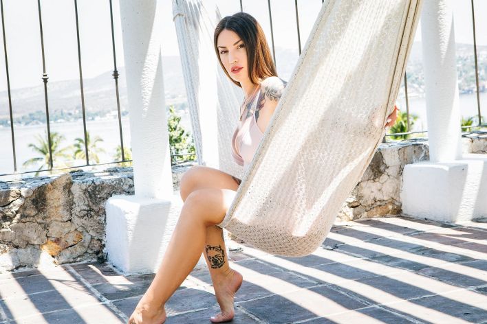 Rika in Ella Baila Sola. Thumb 2