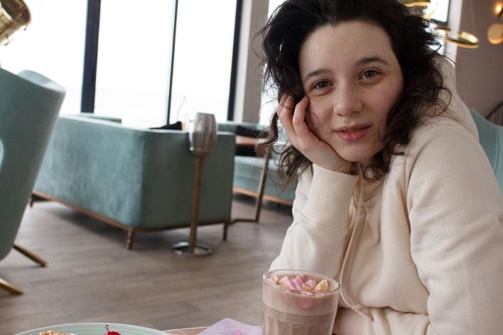 Tasia Loomer in Cold Cuddles Cafe. Thumb 4