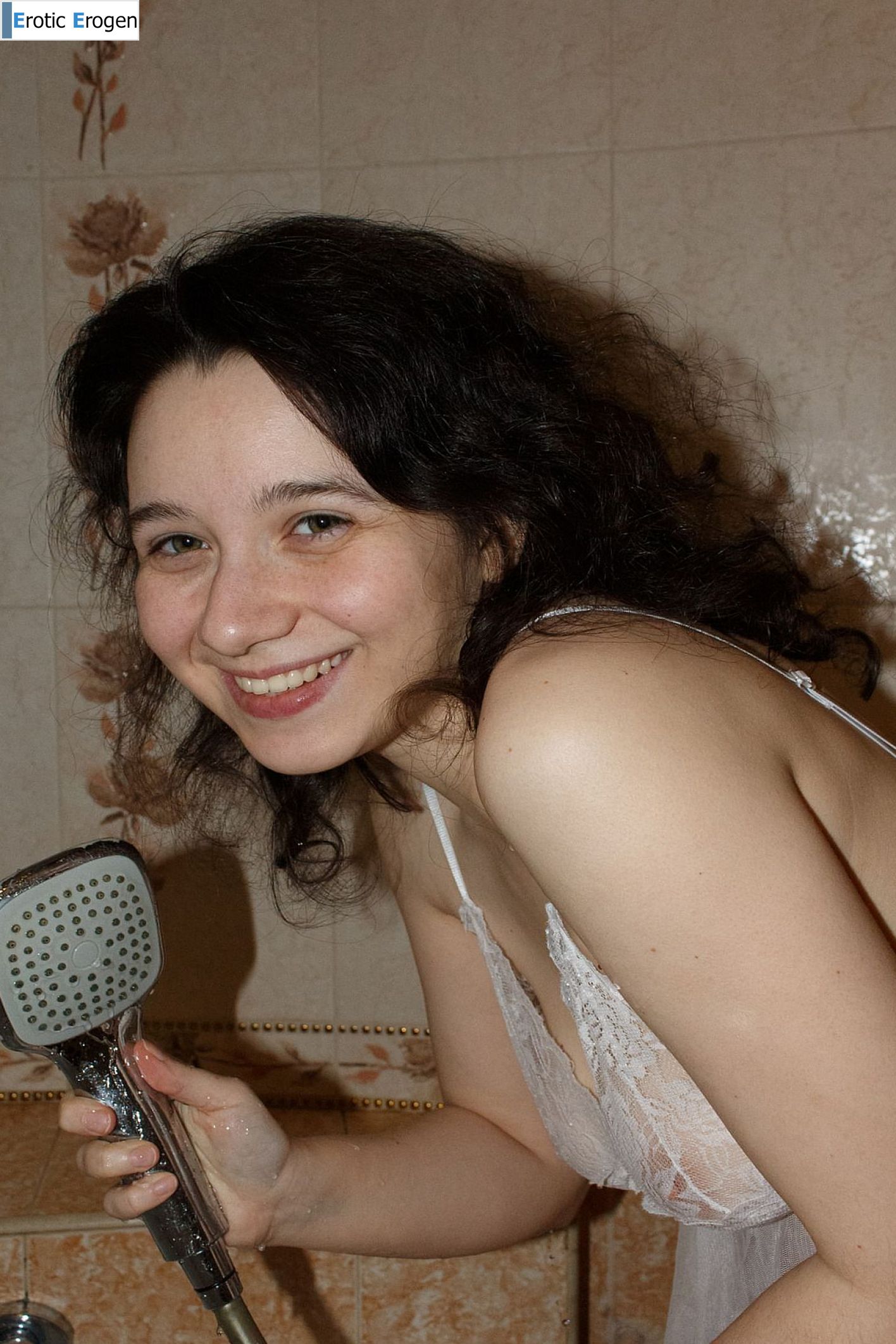 Tasia Loomer in Bubble Bae 1. Picture 4