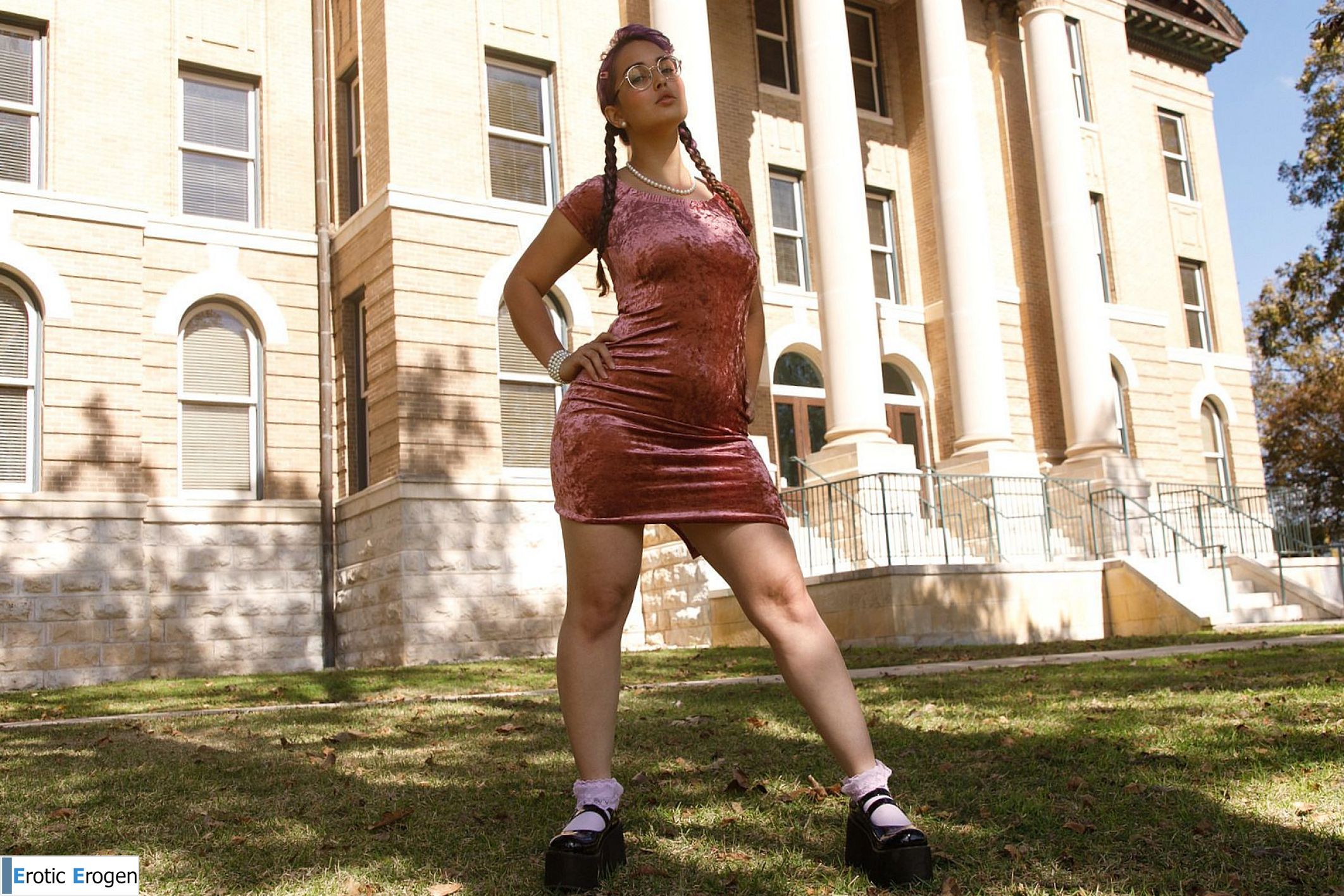  Bubble Butt Venus in Holiday Cake. Picture 10