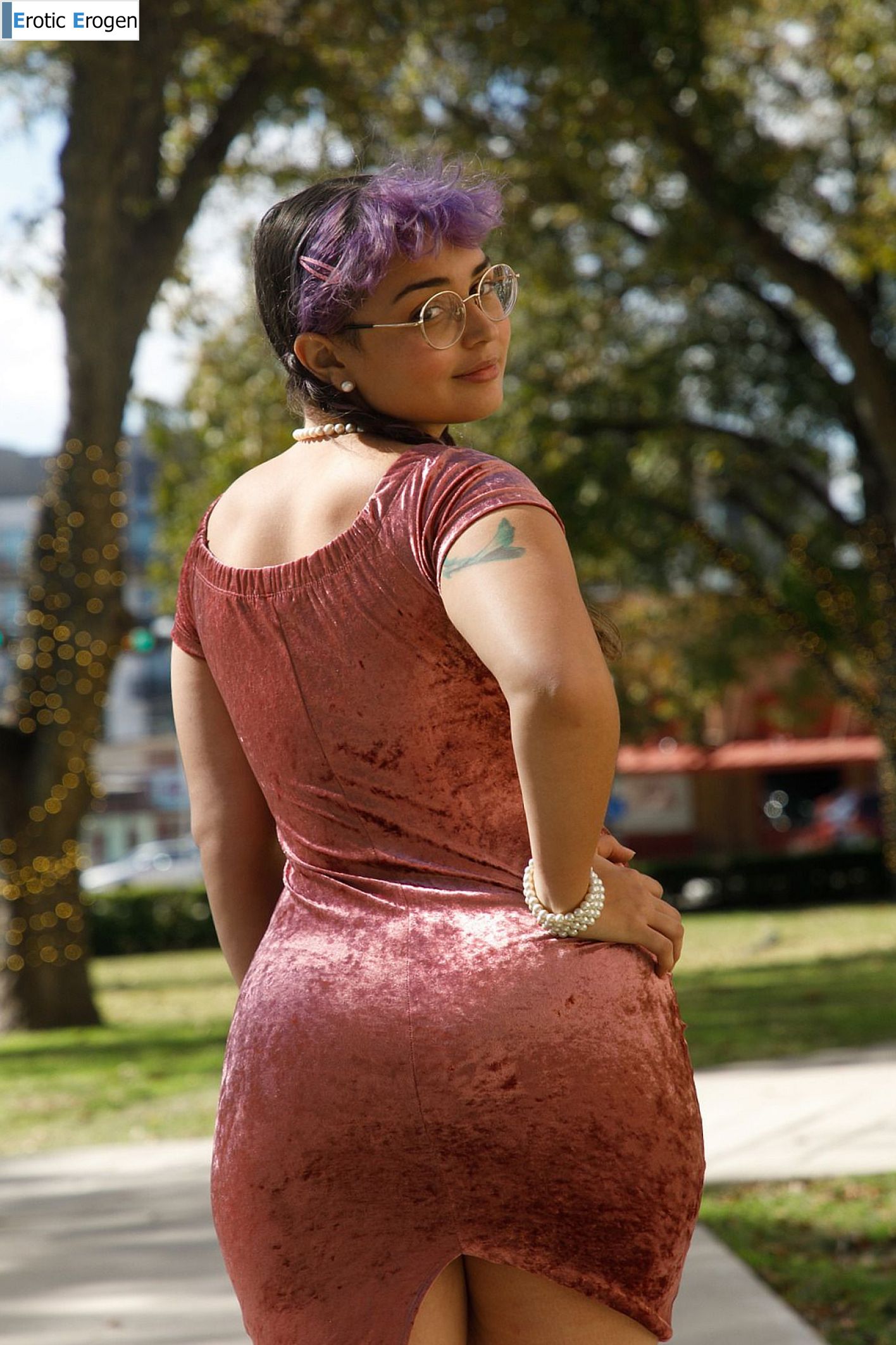  Bubble Butt Venus in Holiday Cake. Picture 6