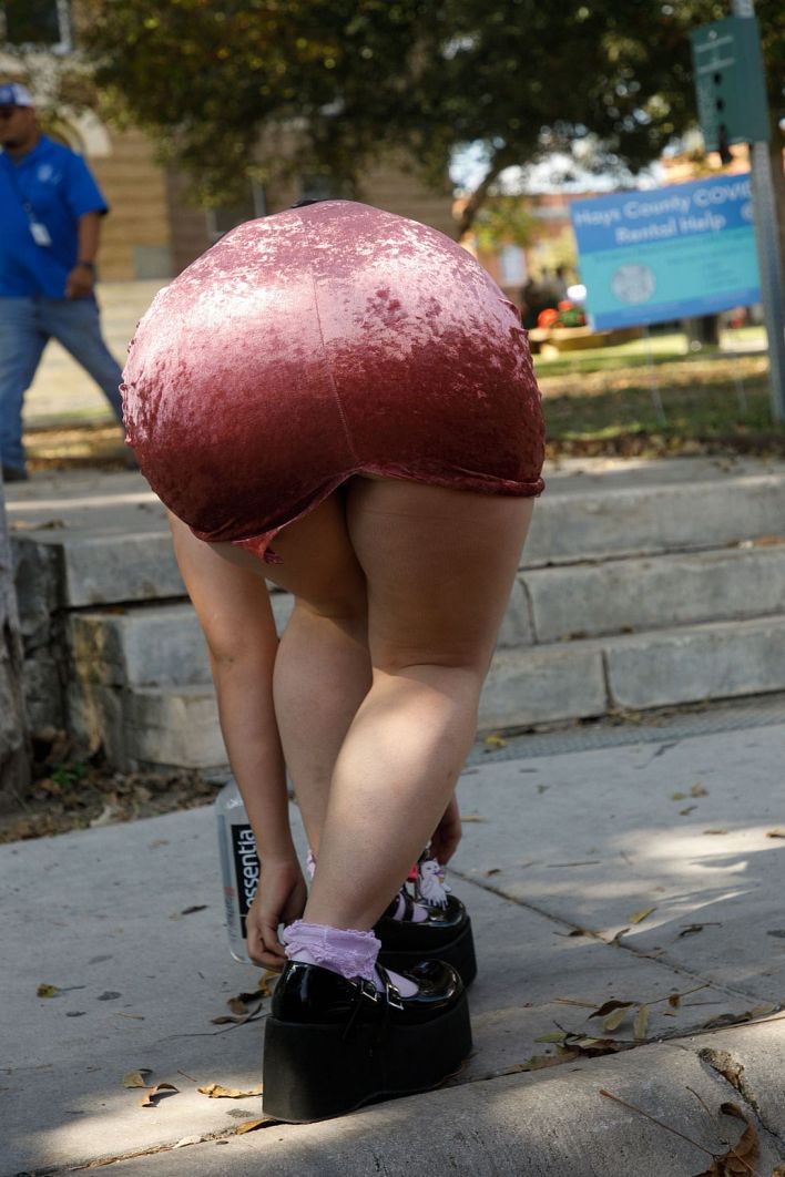  Bubble Butt Venus in Holiday Cake. Thumb 3