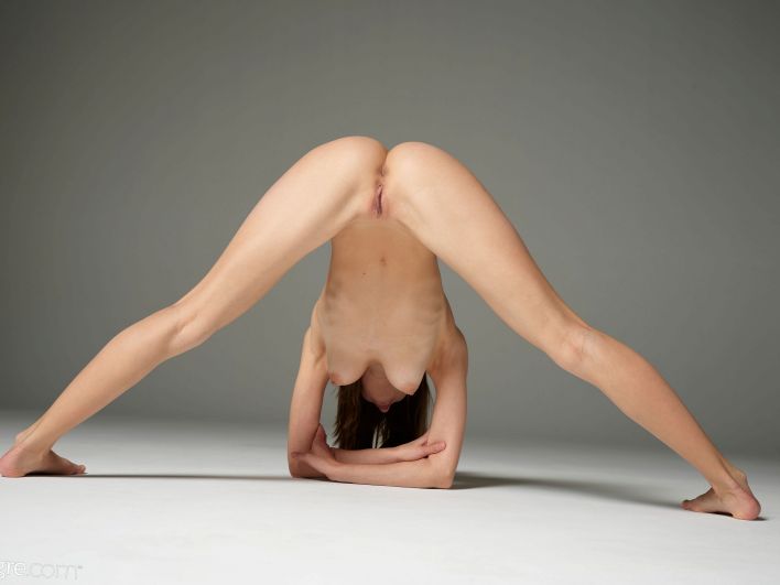 Anna L in Extremely Erotic. Thumb 11